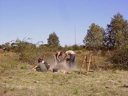 Carine and Augusto sifting the sand